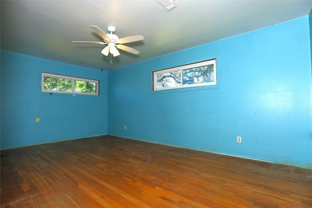 700 Wesley Drive Drive, Clute, TX 77531