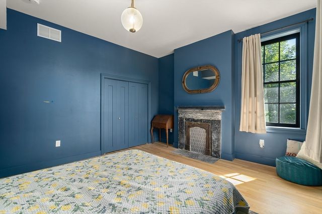 22 Kenilworth St, Boston, MA 02119