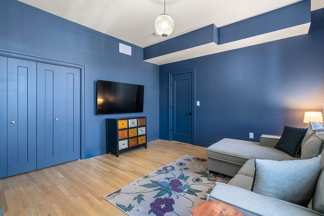 22 Kenilworth St, Boston, MA 02119