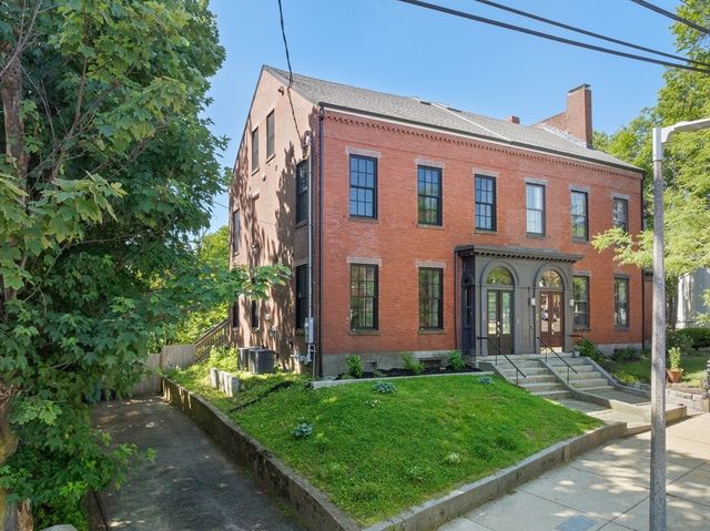 22 Kenilworth St, Boston, MA 02119