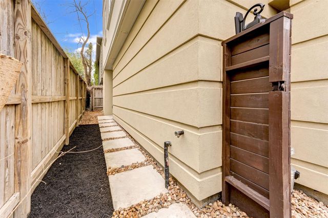 1108 Fowler Street, Houston, TX 77007