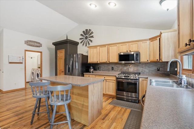 W9072 Hilltop Road, Portage, WI 53901