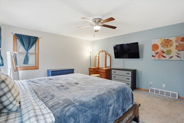 W9072 Hilltop Road, Portage, WI 53901