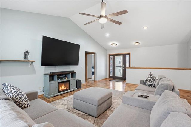 W9072 Hilltop Road, Portage, WI 53901