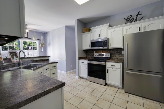 40 AUSTIN DR, Oakland, TN 38060