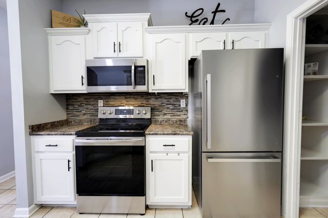 40 AUSTIN DR, Oakland, TN 38060