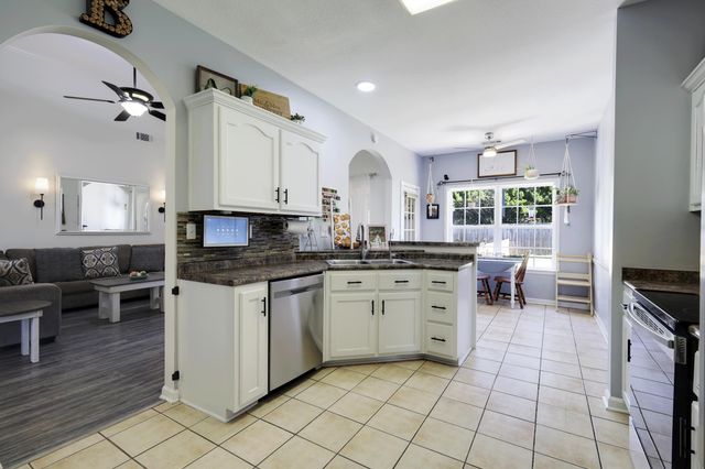 40 AUSTIN DR, Oakland, TN 38060