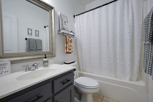 40 AUSTIN DR, Oakland, TN 38060