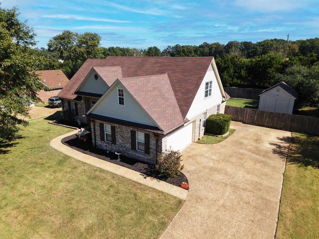 40 AUSTIN DR, Oakland, TN 38060