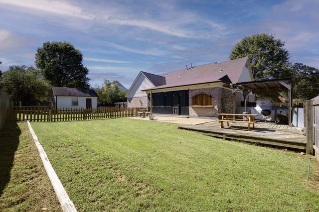 40 AUSTIN DR, Oakland, TN 38060