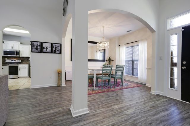 40 AUSTIN DR, Oakland, TN 38060