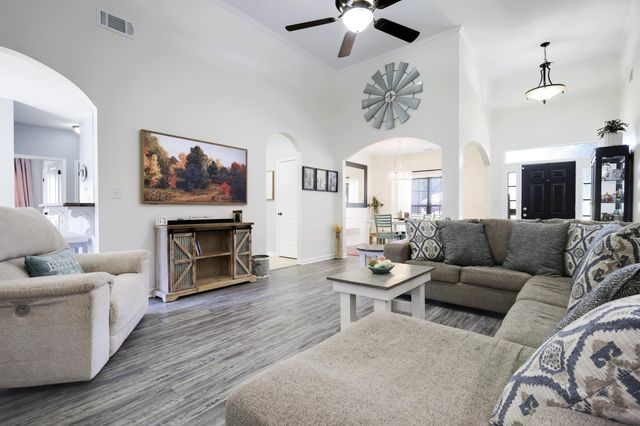 40 AUSTIN DR, Oakland, TN 38060