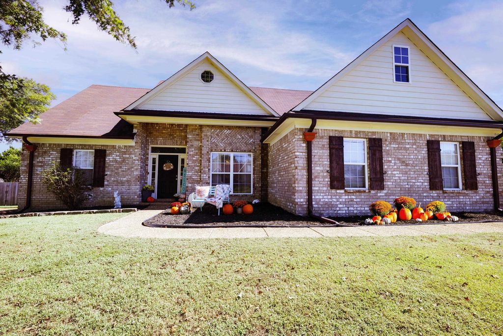 40 AUSTIN DR, Oakland, TN 38060