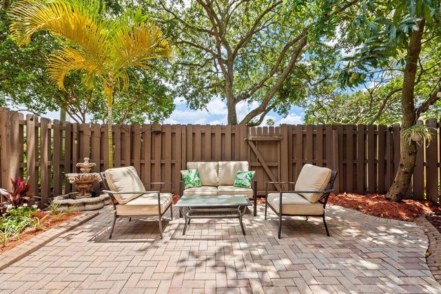 4422 Morgan Lane 11-9, Davie, FL 33328