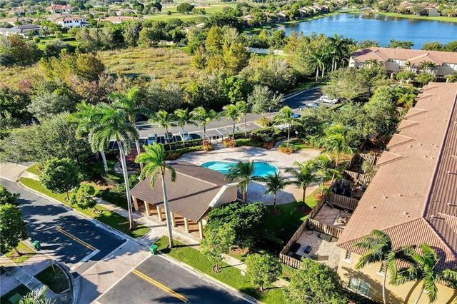 4422 Morgan Lane 11-9, Davie, FL 33328