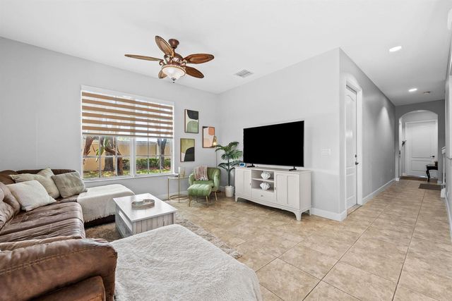 4422 Morgan Lane 11-9, Davie, FL 33328