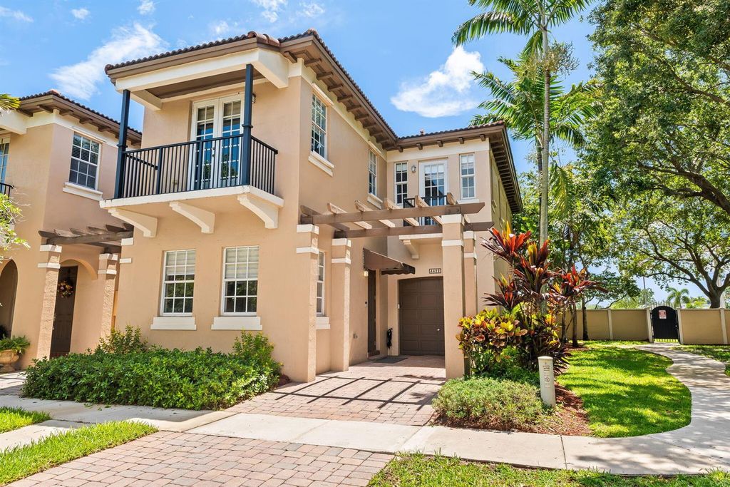 4422 Morgan Lane 11-9, Davie, FL 33328