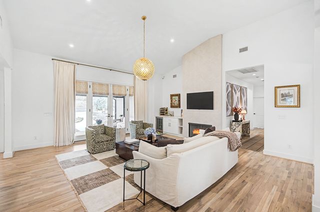 2012 Cedar Ln, Nashville, TN 37212