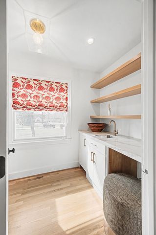 2012 Cedar Ln, Nashville, TN 37212