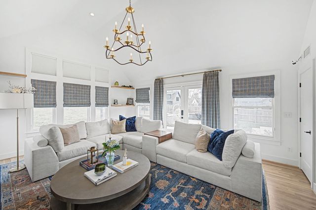 2012 Cedar Ln, Nashville, TN 37212