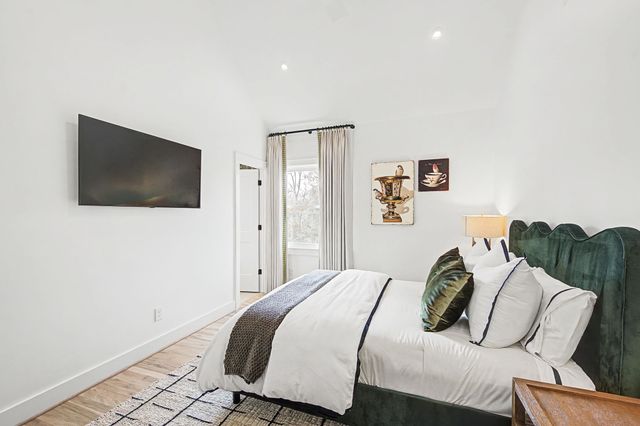 2012 Cedar Ln, Nashville, TN 37212