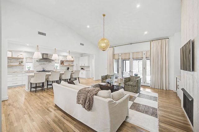 2012 Cedar Ln, Nashville, TN 37212