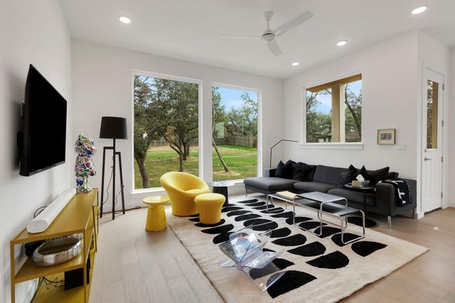 6819 Wolfcreek PASS 22, Austin, TX 78749