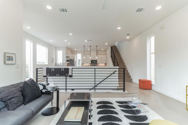 6819 Wolfcreek PASS 22, Austin, TX 78749