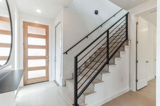 6819 Wolfcreek PASS 22, Austin, TX 78749