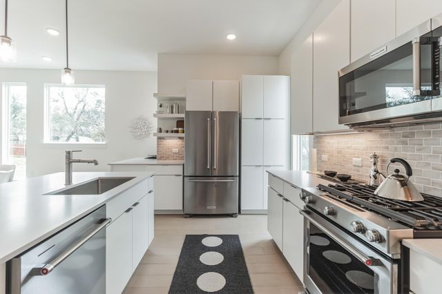 6819 Wolfcreek PASS 22, Austin, TX 78749