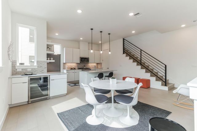 6819 Wolfcreek PASS 22, Austin, TX 78749