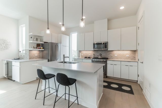6819 Wolfcreek PASS 22, Austin, TX 78749