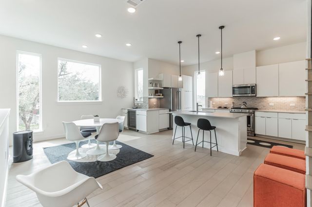 6819 Wolfcreek PASS 22, Austin, TX 78749