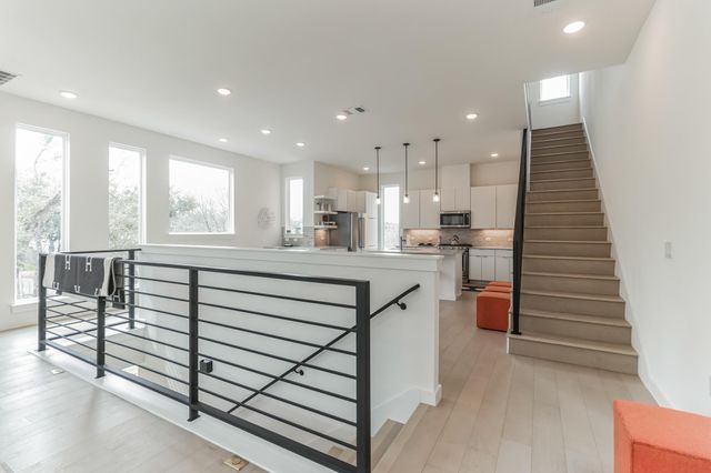 6819 Wolfcreek PASS 22, Austin, TX 78749