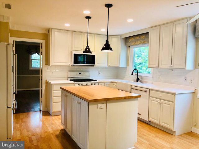 1001 RACHEL LN SW, Vienna, VA 22180