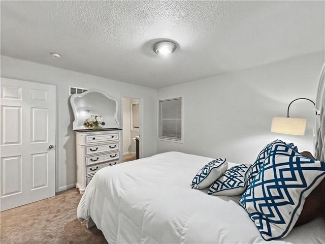 10704 Fremont Avenue, Kansas City, MO 64134