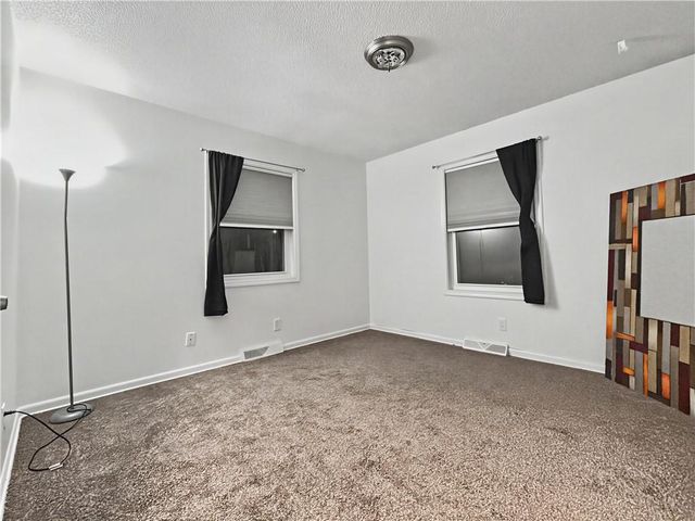 10704 Fremont Avenue, Kansas City, MO 64134