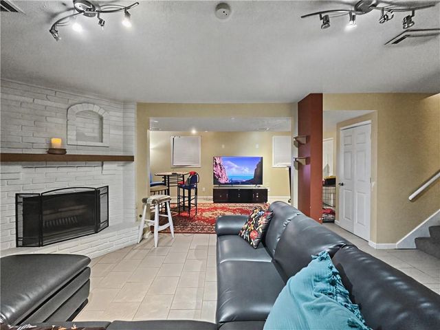 10704 Fremont Avenue, Kansas City, MO 64134