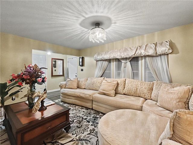 10704 Fremont Avenue, Kansas City, MO 64134