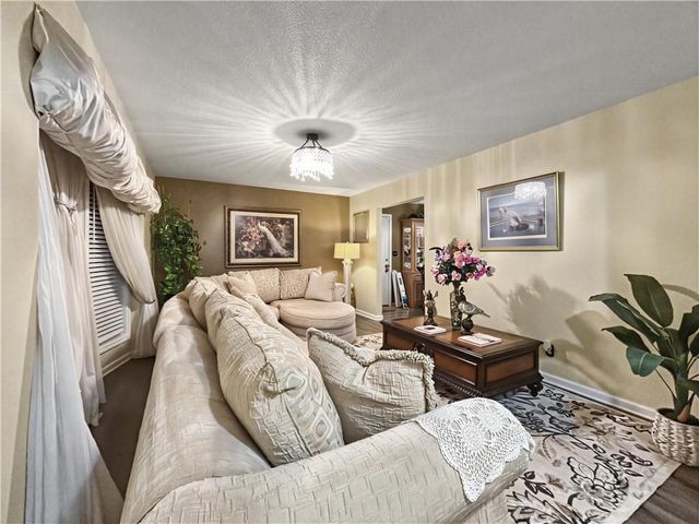 10704 Fremont Avenue, Kansas City, MO 64134