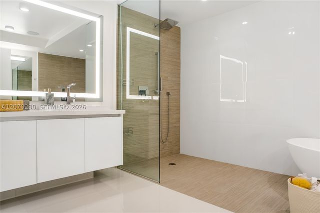 330 Sunny Isles Blvd 5-1102, Sunny Isles Beach, FL 33160