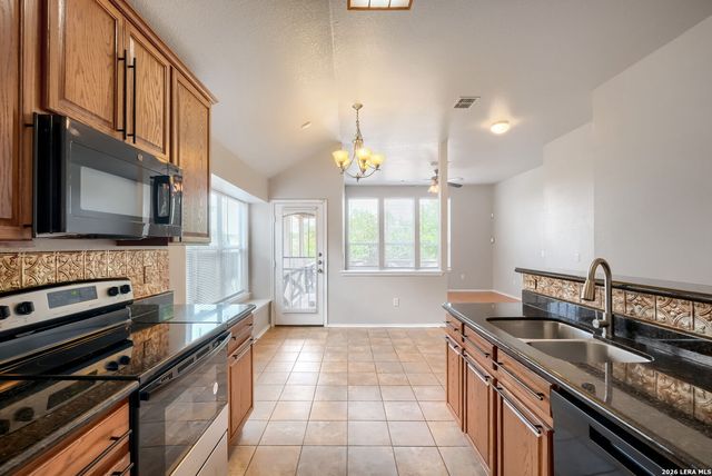 7027 Heathers Pl, San Antonio, TX 78227