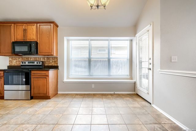 7027 Heathers Pl, San Antonio, TX 78227