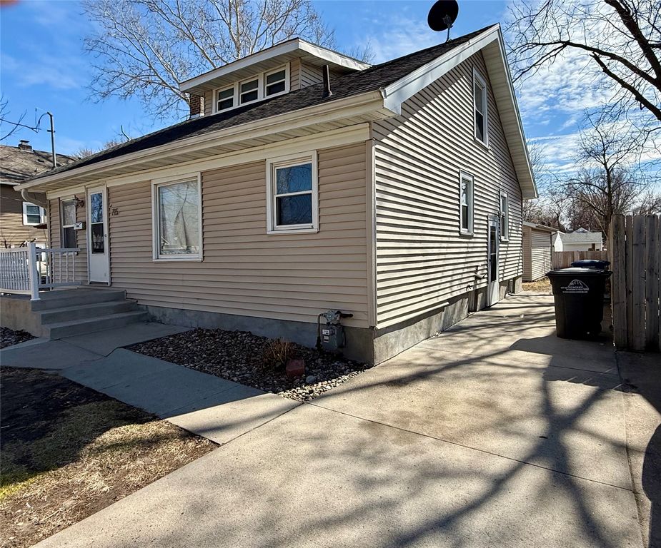 715 Boyd Street, Des Moines, IA 50316