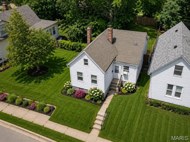 4107 Schiller Place, St Louis, MO 63116