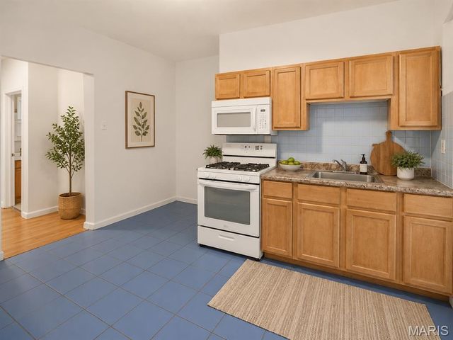 4107 Schiller Place, St Louis, MO 63116