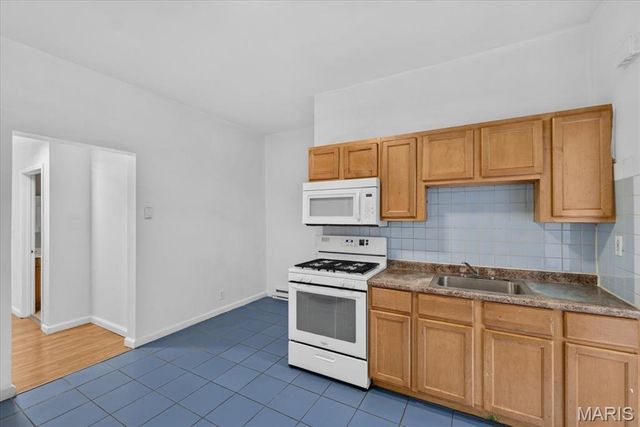 4107 Schiller Place, St Louis, MO 63116