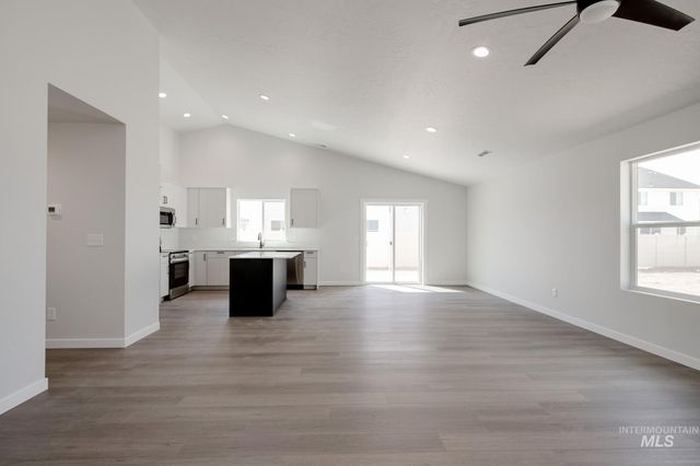 8247 E Bright Angel Dr, Nampa, ID 83687