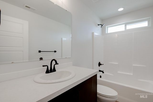 8247 E Bright Angel Dr, Nampa, ID 83687
