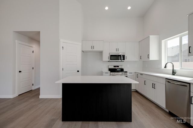 8247 E Bright Angel Dr, Nampa, ID 83687